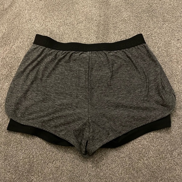 Reebok running shorts Size:M - Picture 2 of 4